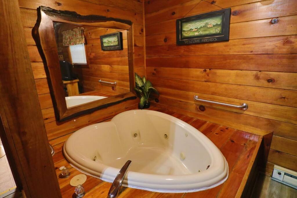 Alpine Mountain Sweetheart Cabin Jacuzzi #6 Helen Exteriör bild